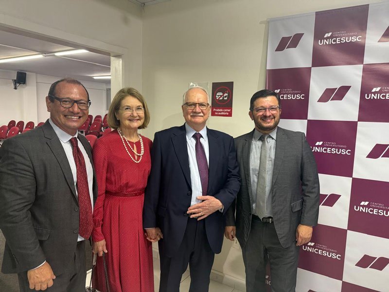 Rodrigo-Valgas-com-ministro-Fachin-e-outros